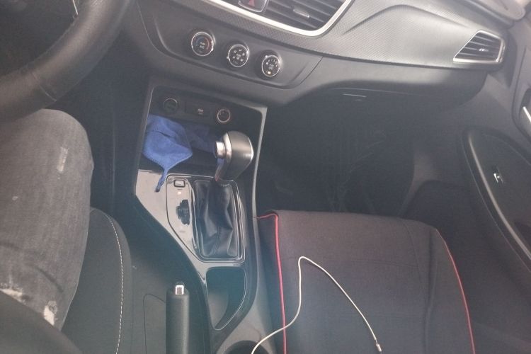 宝骏730 2019款 1.5T CVT时尚型 7座 国VI中控内饰18