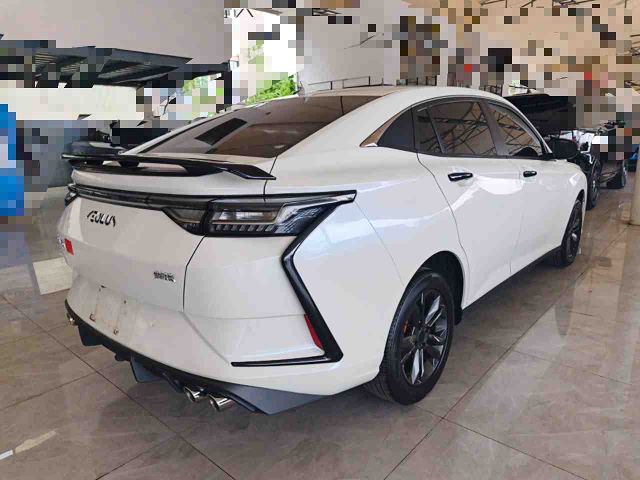 车辆右后45度外观展示