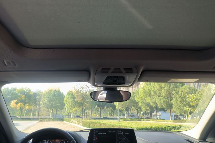 宝马1系 2021款 改款 125i M运动曜夜版中控内饰22