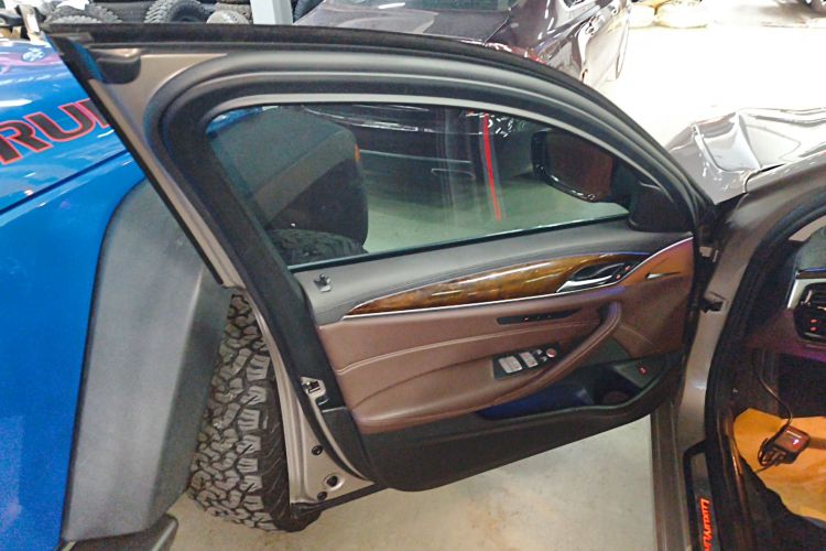 宝马5系 2018款 525Li 豪华套装中控内饰47