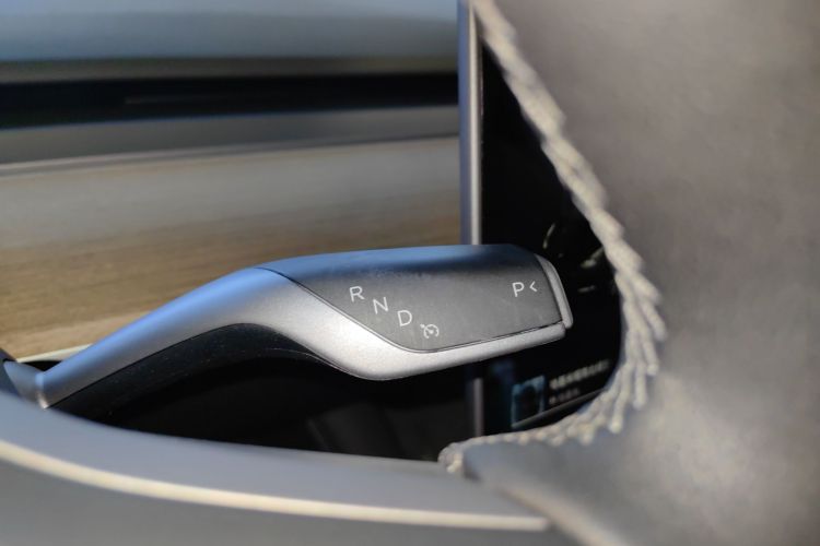 特斯拉 Model Y 2022款 长续航全轮驱动版局部细节18