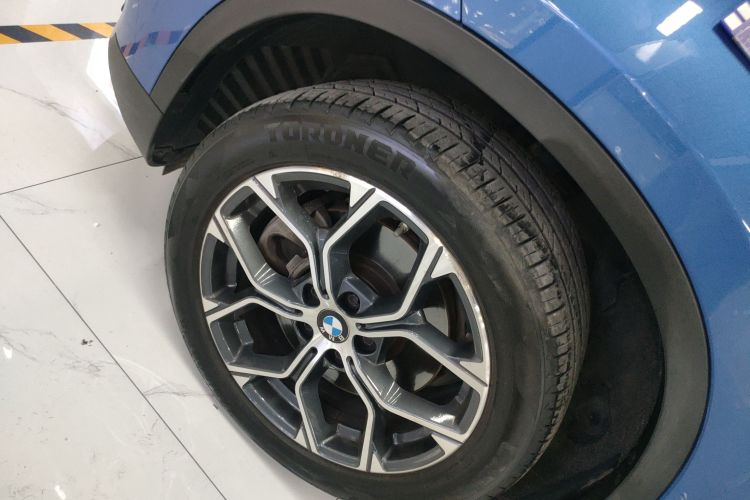 宝马X1 2020款 sDrive25Li 领先型车身外观35