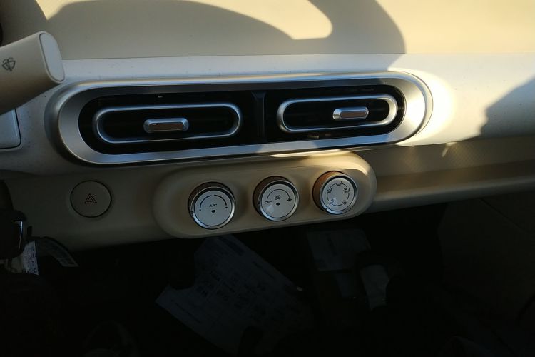 五菱汽车 宏光MINIEV 2024款 第三代 215km 青春版中控内饰16