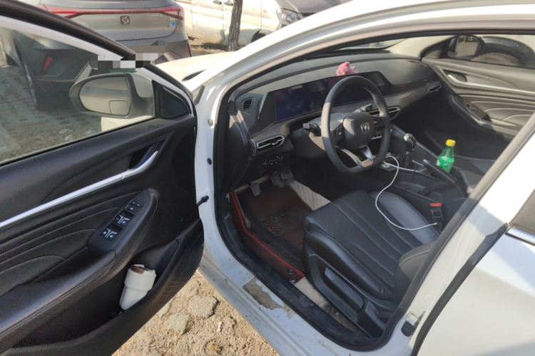 长安 逸动 2021款 PLUS 1.6L GDI 手动豪华型中控内饰20