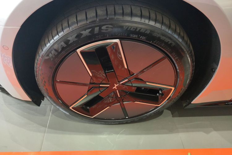 小鹏P7 2025款 702 长续航 Ultra车身外观6007