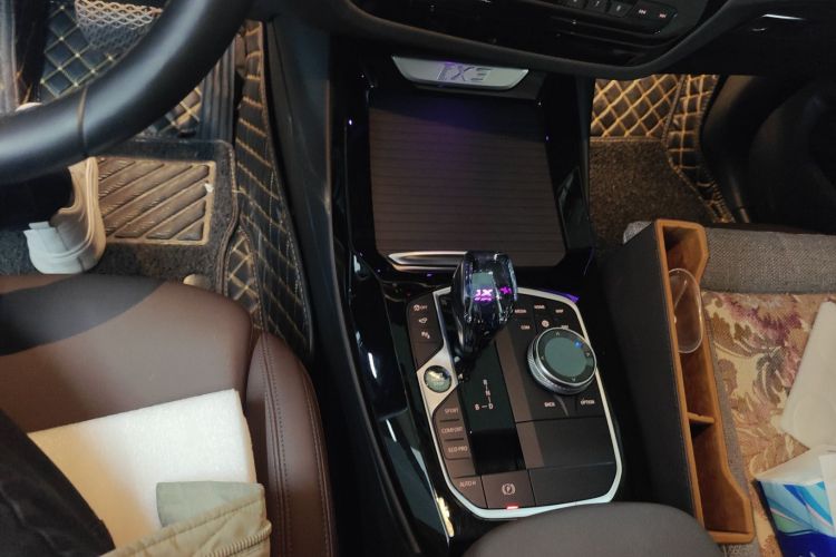 宝马iX3 2022款 创领型中控内饰18