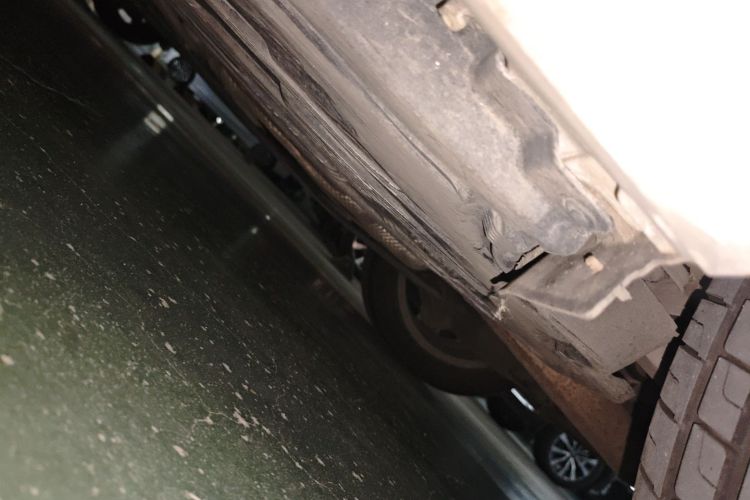 奔驰C级 2019款 改款 C 260 L 运动版局部细节9003