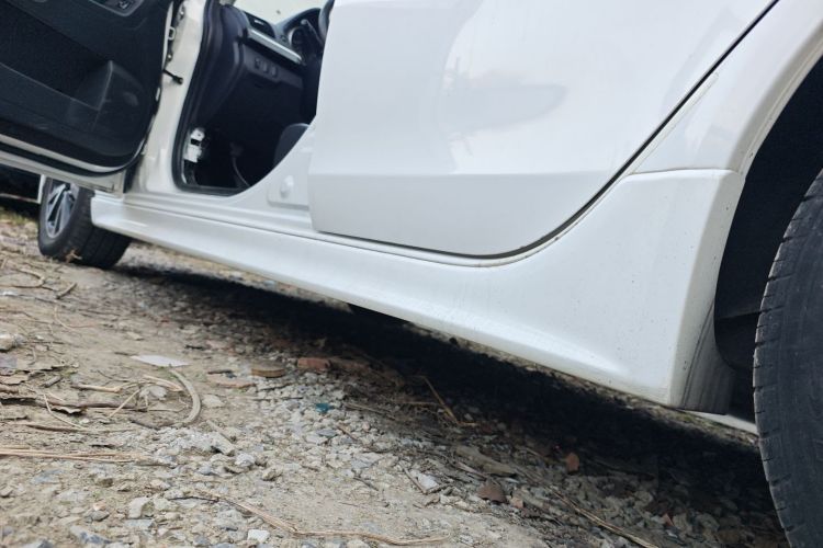 三菱 翼神 2016款 1.8L 手动黑白复刻版局部细节9002