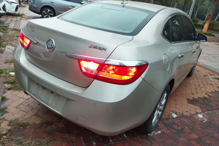 别克 英朗 2013款 GT 1.6L 自动时尚版车身外观7