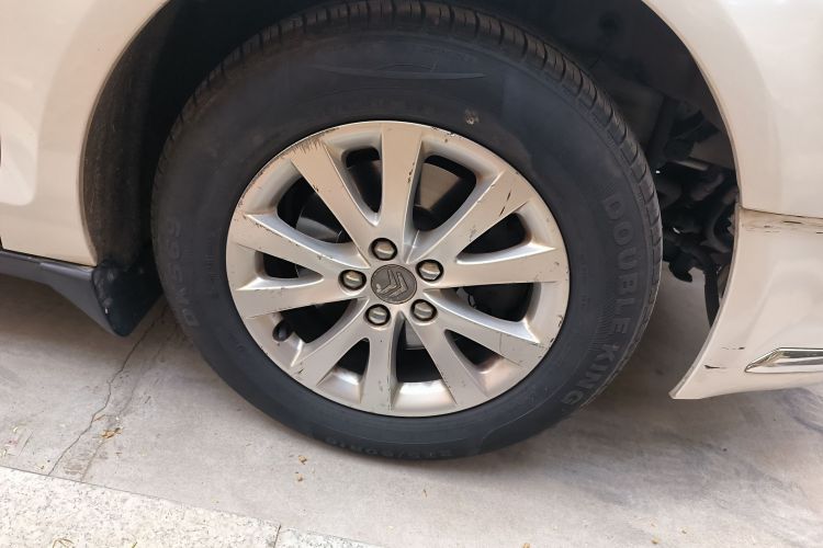 雪铁龙C5 2012款 2.0L 自动尊享型车身外观10