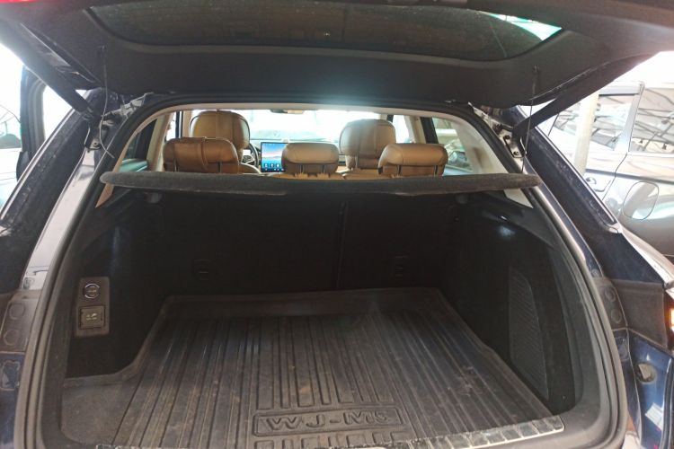 鸿蒙智行 问界M5 2022款 增程四驱性能版局部细节23