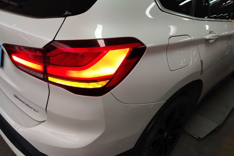 宝马X1 2020款 sDrive20Li 时尚型车身外观9