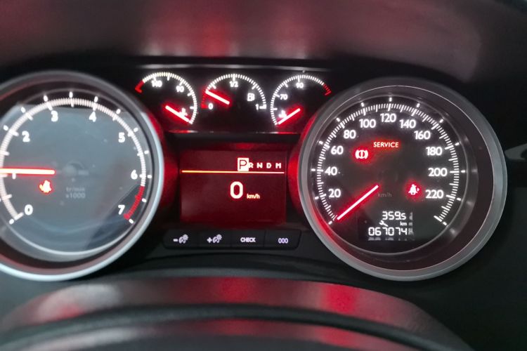 标致508 2013款 2.0L 两周年纪念 自动天窗经典版中控内饰14