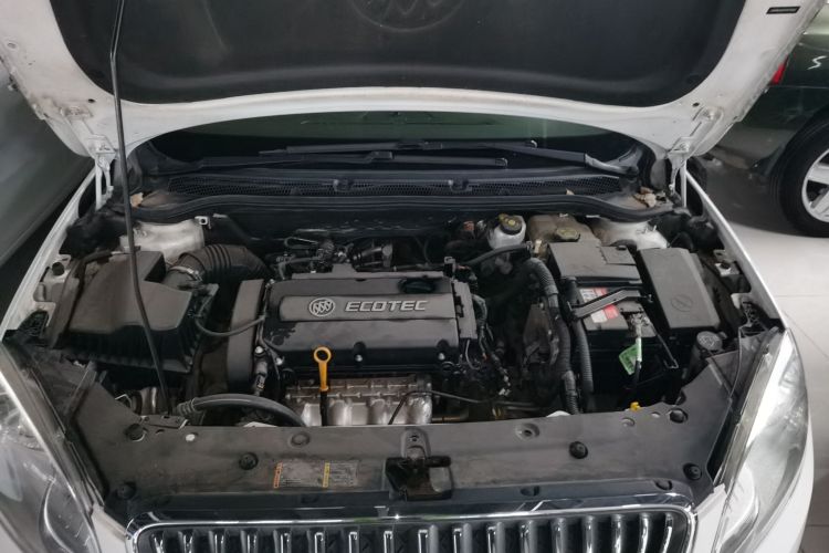 别克 英朗 2013款 GT 1.6L 自动时尚版机舱底盘24