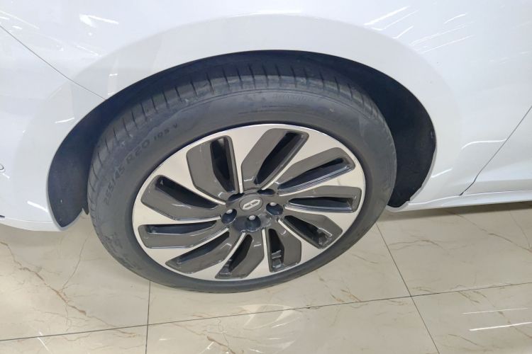 鸿蒙智行 问界M5 2022款 增程四驱性能版车身外观35