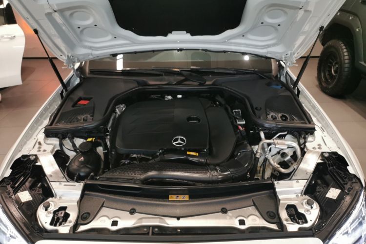奔驰E级(进口) 2022款 E 260 时尚型运动版机舱底盘24