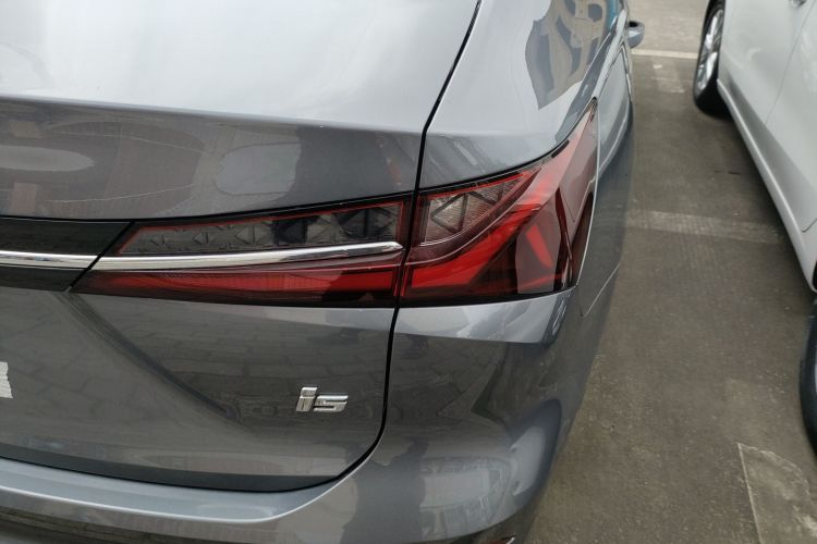 荣威i5 2026款 1.5L CVT豪华版车身外观6006