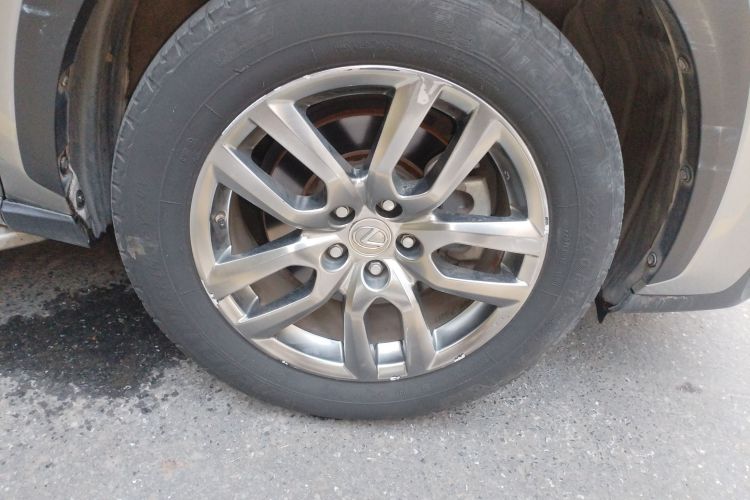 雷克萨斯NX 2015款 200t 全驱 锋尚版车身外观10