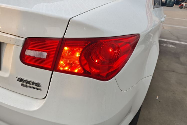 荣威350 2014款 1.5L 自动迅悦版车身外观9