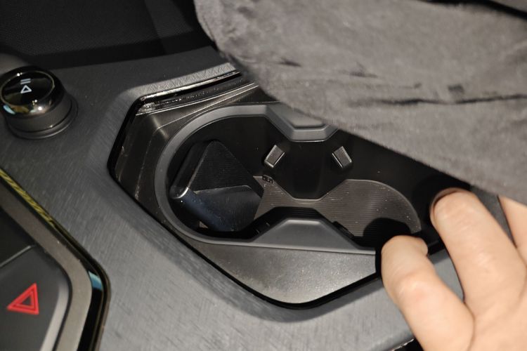 领克01 EM-P 2023款 1.5TD EM-P 晨曦版中控内饰11