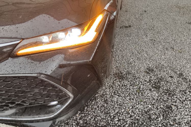 丰田 亚洲龙 2023款 2.5L 豪华版局部细节36