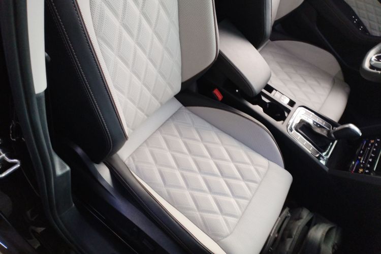 大众 迈腾 2023款 200万辆纪念版 330TSI DSG豪华型局部细节41