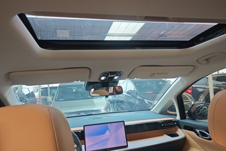 广汽传祺 传祺E8 2024款 荣耀系列 2.0L 荣耀版中控内饰22