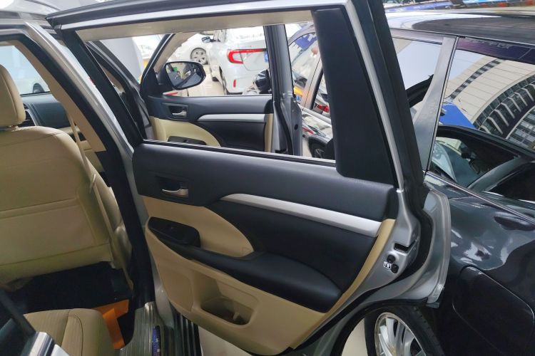 丰田 汉兰达 2018款 2.0T 两驱精英版 5座 国VI中控内饰7004
