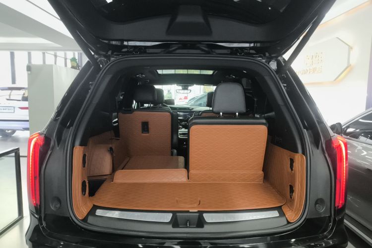 凯迪拉克XT6 2022款 2.0T 六座两驱豪华型机舱底盘23