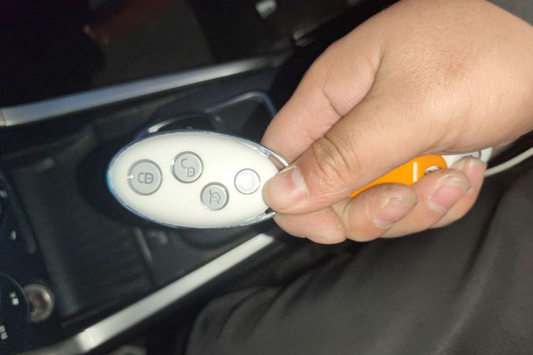 比亚迪 元新能源 2018款 EV360 智联炫酷型中控内饰7001