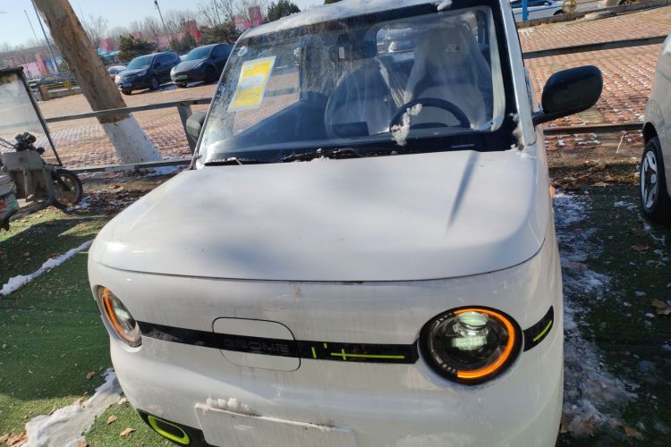 吉利银河 熊猫 2025款 210km 元气熊车身外观2