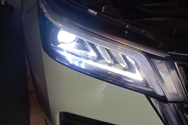 五菱汽车 五菱星辰 2021款 1.5T CVT星曜版车身外观8