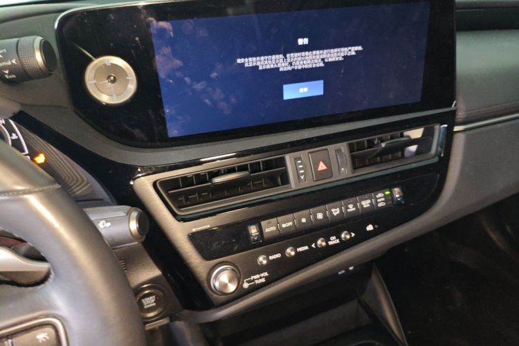 雷克萨斯ES 2023款 200 卓越版中控内饰16