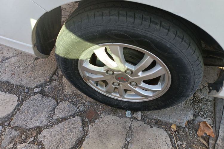 五菱汽车 五菱宏光 2019款 1.5L S标准型国VI LAR车身外观6008