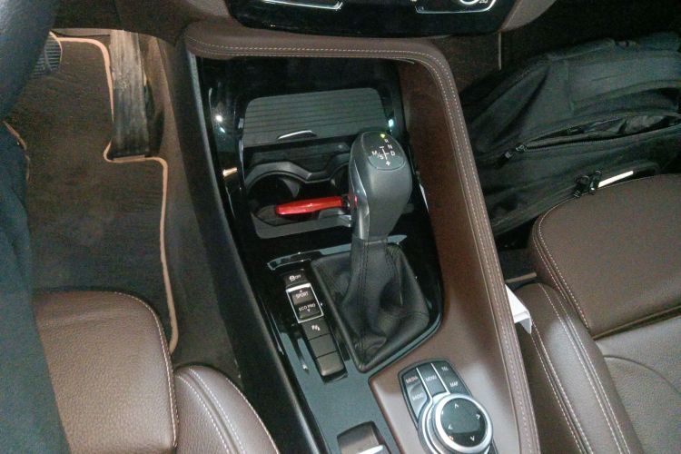 宝马X1 2016款 sDrive20Li 豪华型中控内饰18