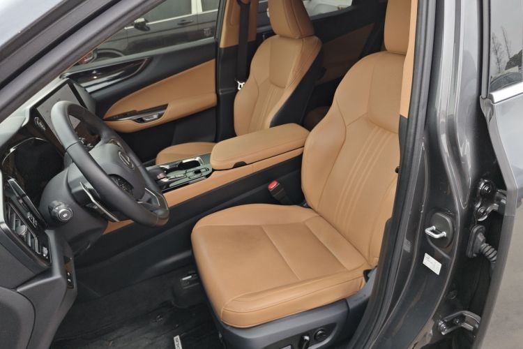 雷克萨斯NX 2023款 260 前驱 创游特别版中控内饰19