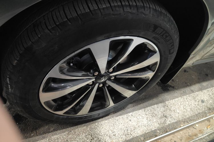 理想汽车 理想ONE 2020款 增程6座版车身外观6002