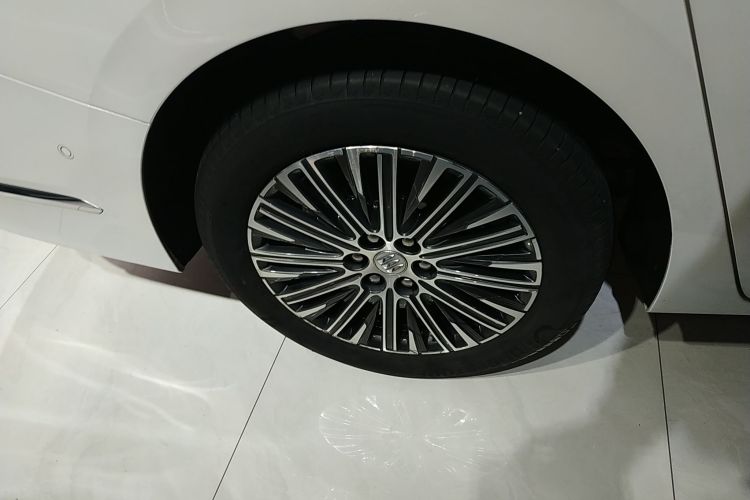 别克GL8新能源 2024款  陆尊 奢享版 7座车身外观6008