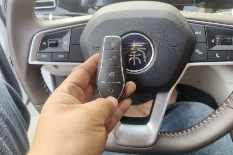 比亚迪 秦PLUS 2024款 荣耀版 DM-i 55KM领先型中控内饰7001