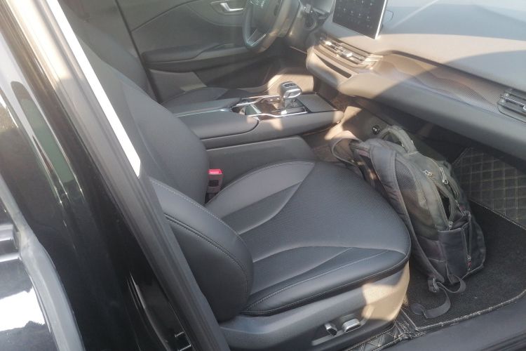 红旗E-QM5 2022款 431km 充电乐享版局部细节41