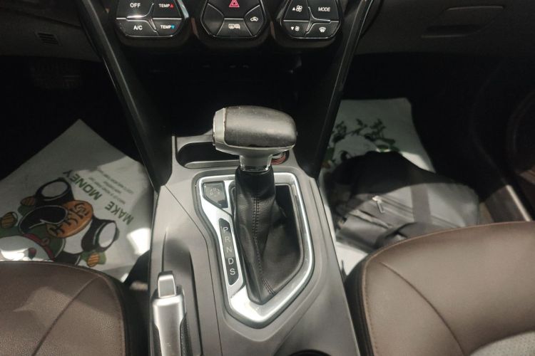 广汽传祺 传祺GS4 2015款 200T G-DCT豪华版中控内饰18