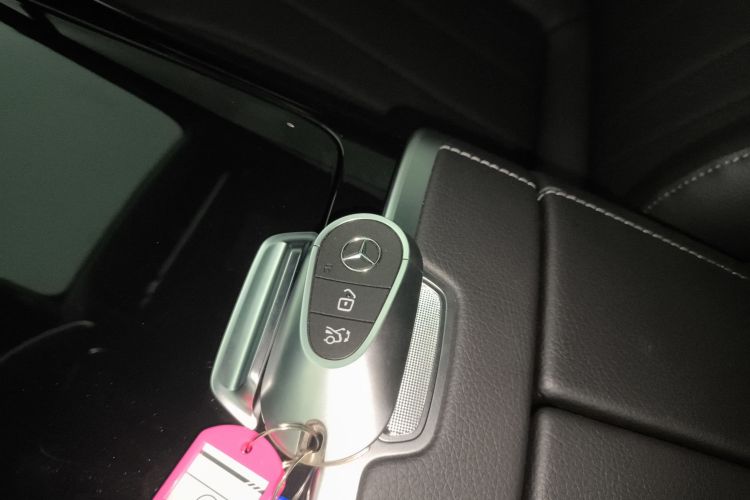 奔驰EQE 2025款 500 4MATIC 先锋版中控内饰7001