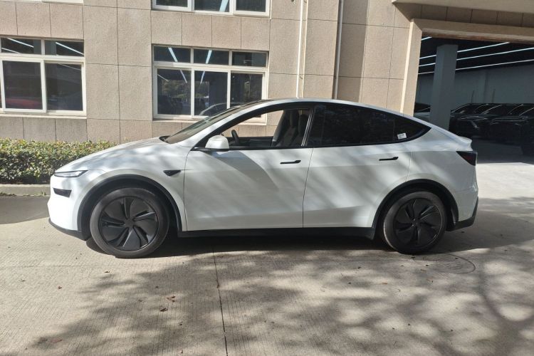 特斯拉 Model Y 2025款 后轮驱动版车身外观4