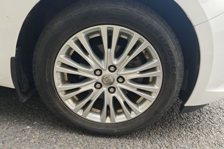 别克 英朗 2016款 15N 自动精英型车身外观10