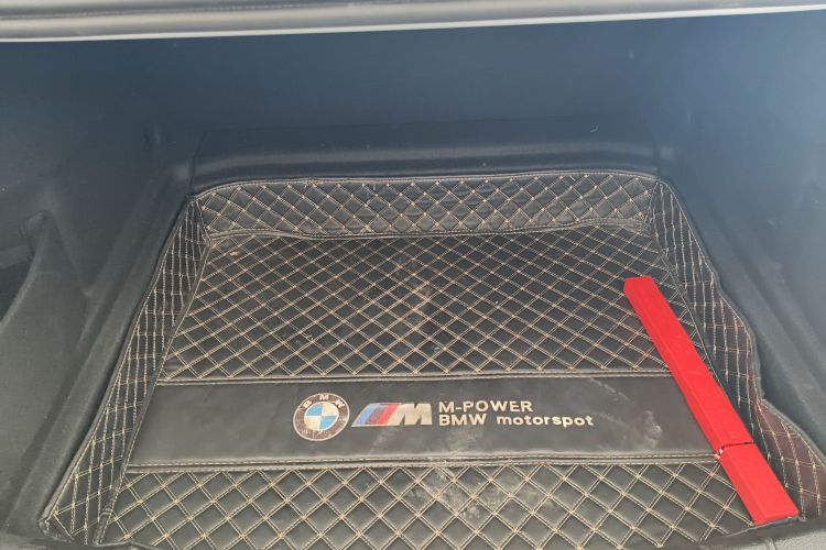 宝马1系 2019款 118i 时尚型机舱底盘23