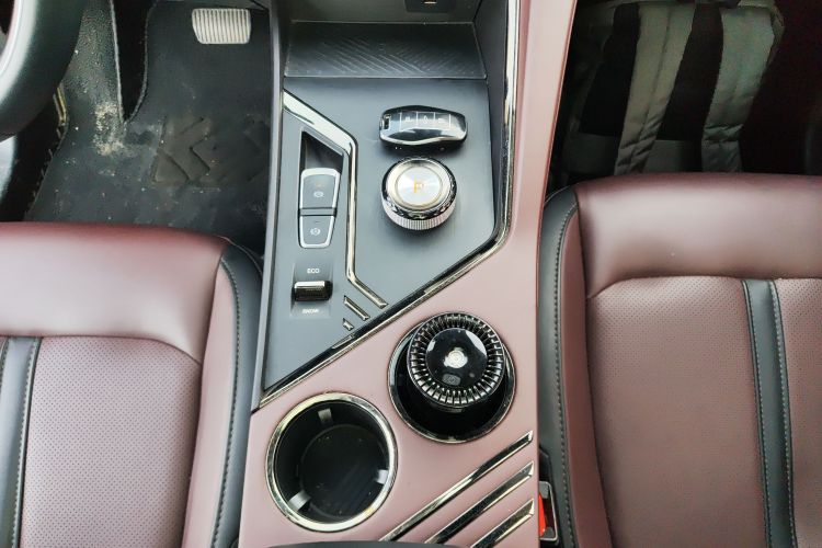 思皓X8 PLUS 2023款 1.5TGDI DCT智尚版 7座中控内饰18