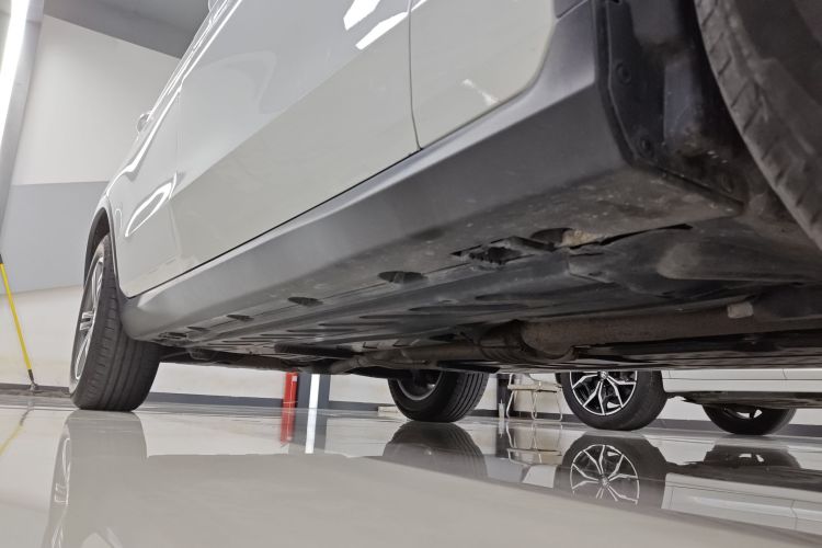 奔驰GLC 2020款 改款 GLC 260 L 4MATIC 动感型机舱底盘29