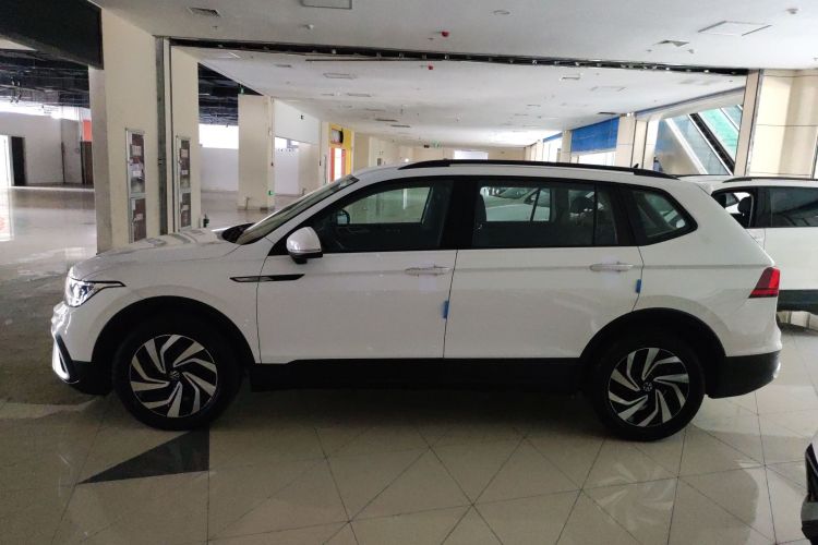 大众 途观L 2022款 330TSI 自动两驱舒享版车身外观4