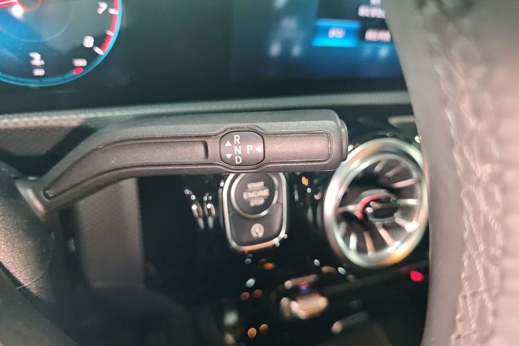 奔驰A级 2021款 A 200 L 运动轿车时尚型中控内饰18