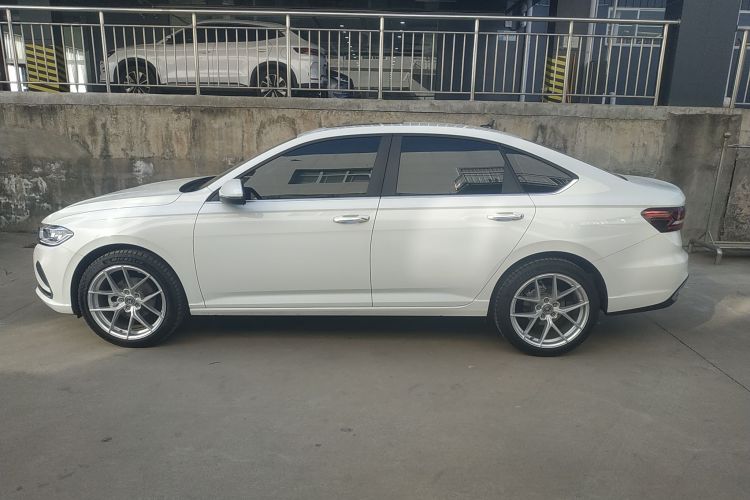 大众 朗逸 2024款 1.5L 自动五百万版车身外观4